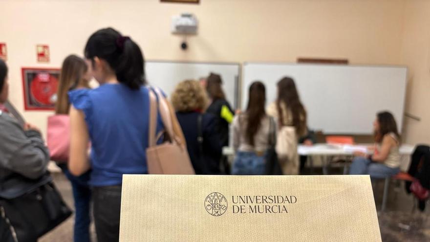 Cierran las urnas en la UMU con una bajada en la participación hasta el 21,16%