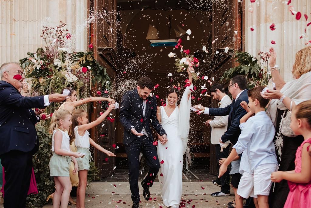 Boda de Meritxell Soler, corte de honor 2018, y el delegado del Joventut de Badalona, Adrià Delgado