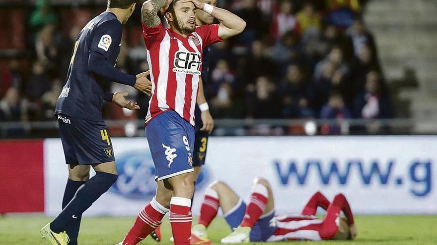 Portu, con las manos en la cabeza, se lamenta tras una ocasión fallada del Girona.