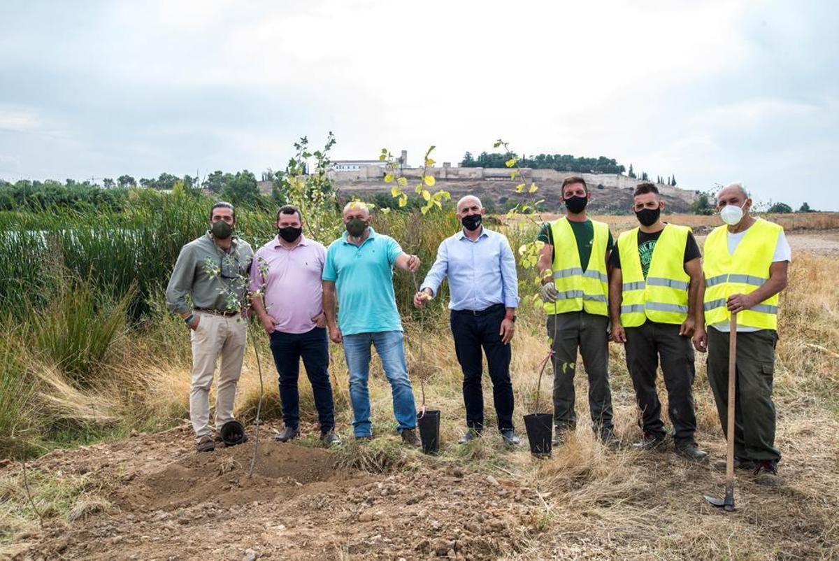 La CHG planta 30 árboles autóctonos en Las Crispitas