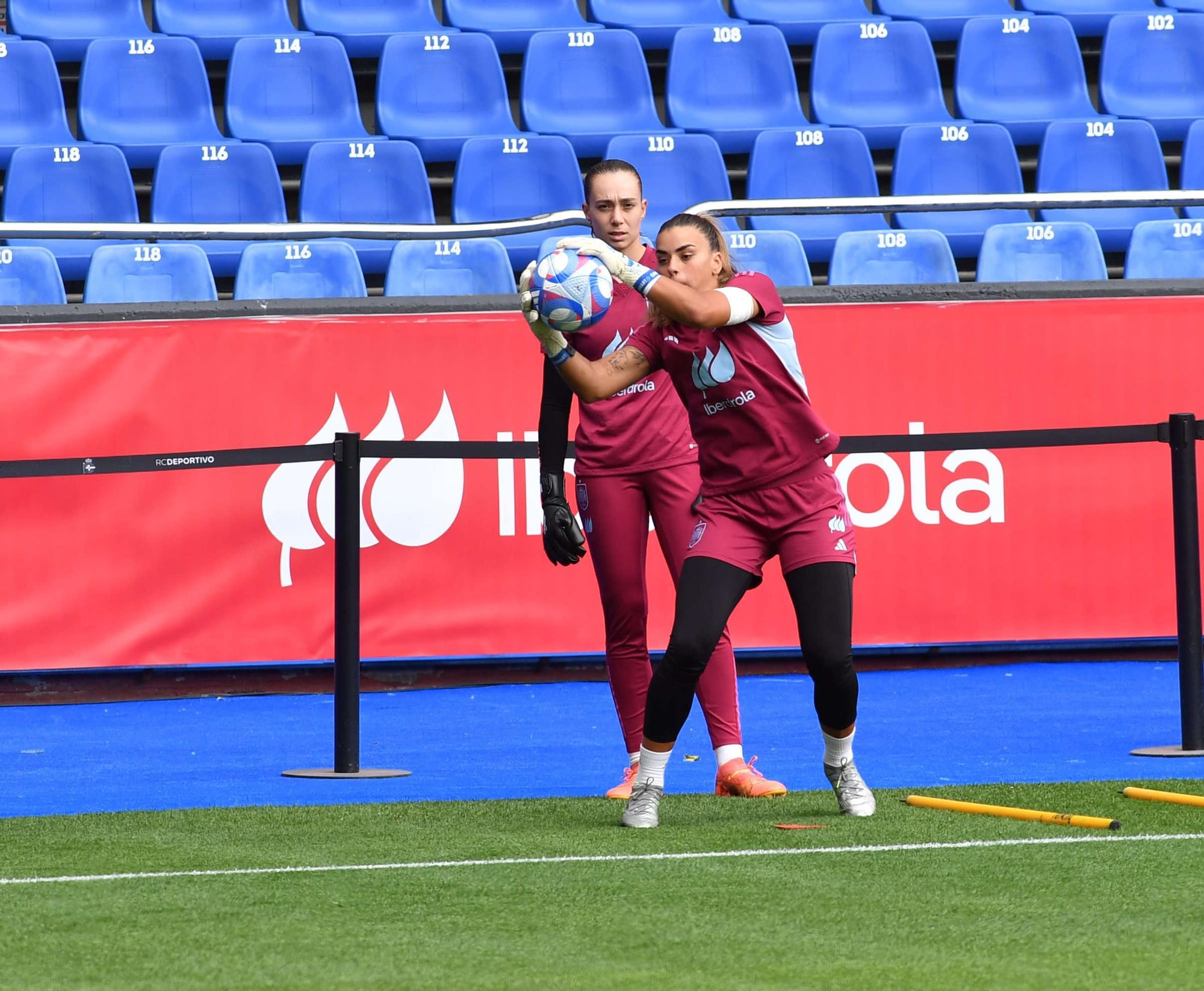 Entrenamiento de la selección femenina de fútbol en Riazor