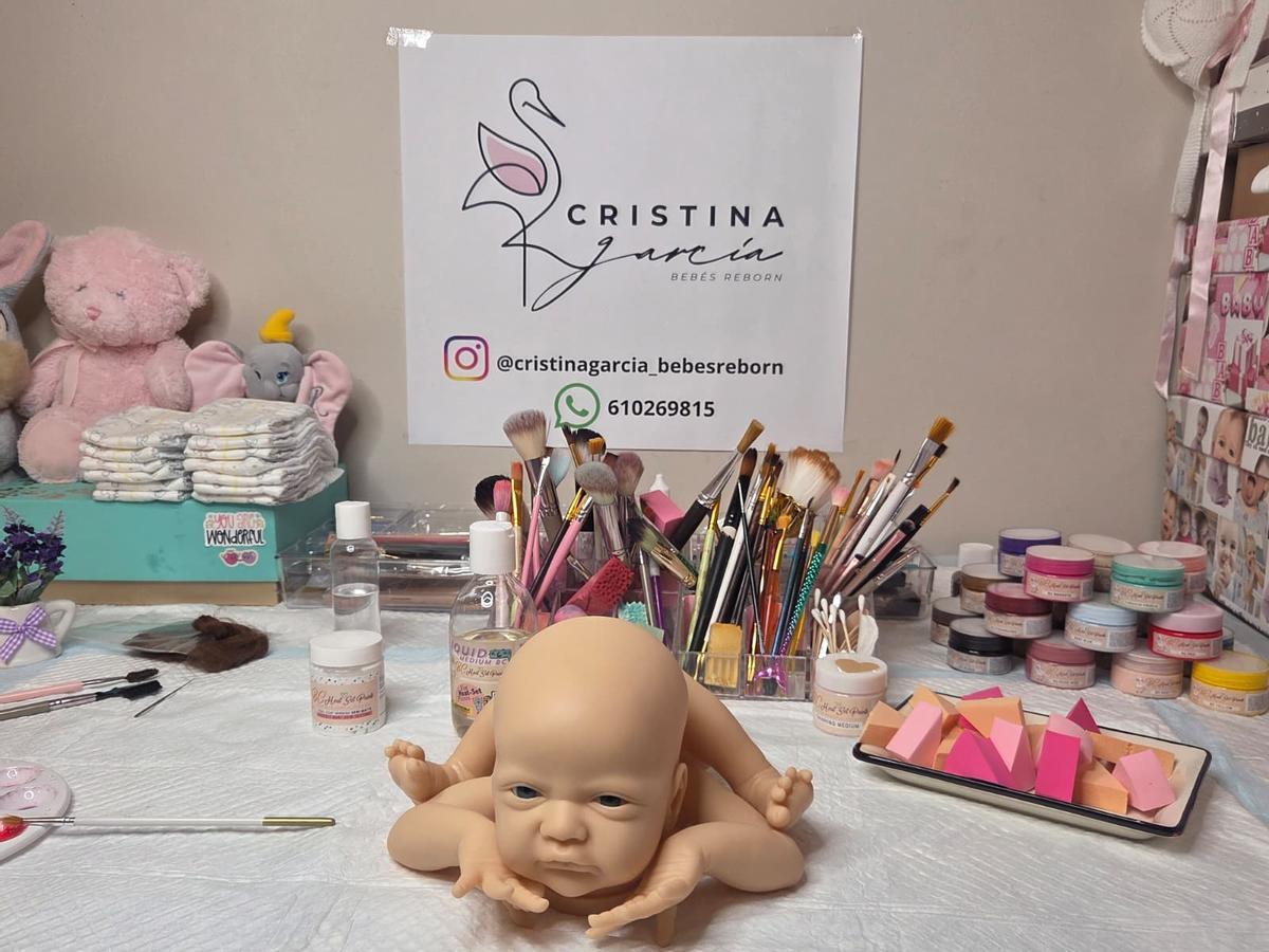 Los bebés reborn realizados en el taller antequerano de Cristina