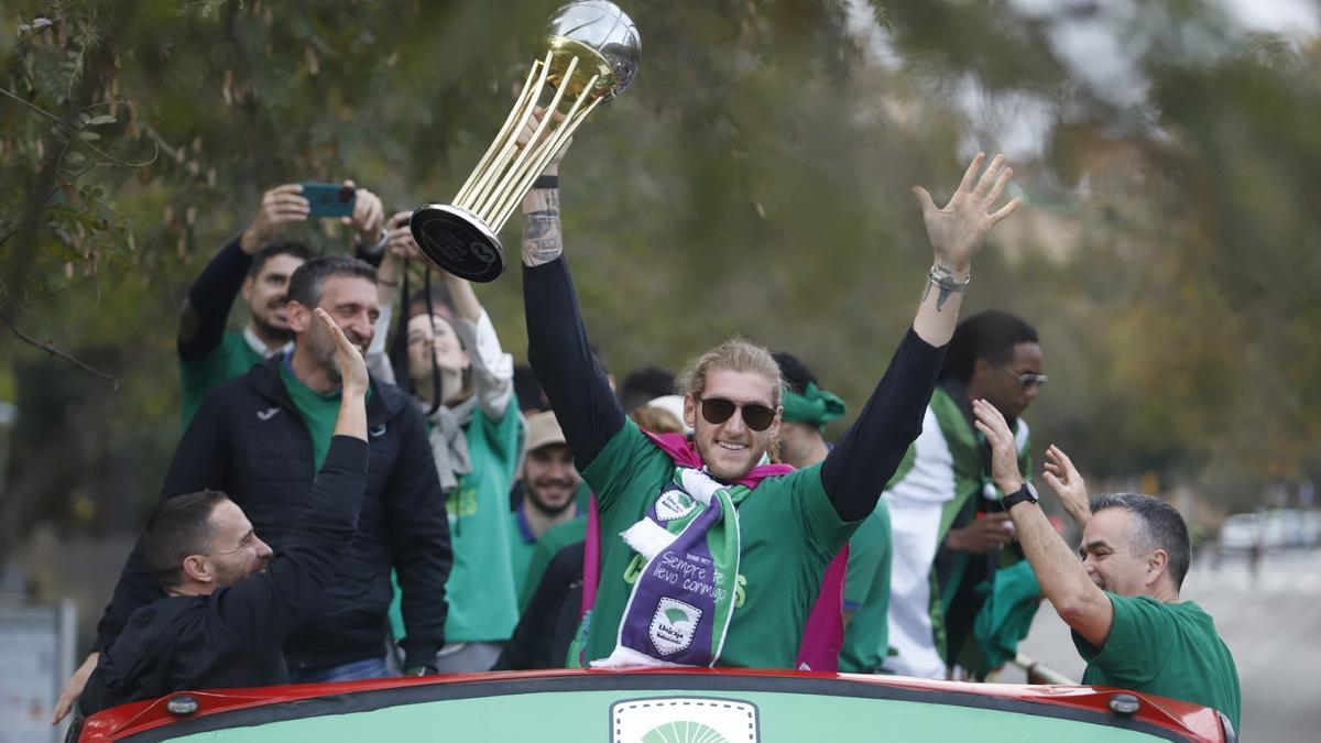 La fiesta del Unicaja, campeón de la Copa del Rey, por las calles de Málaga