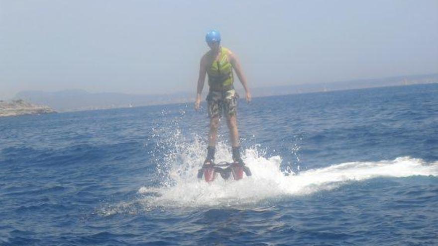 Flyboarden auf Mallorca: Wie ein ferngesteuerter Ironman