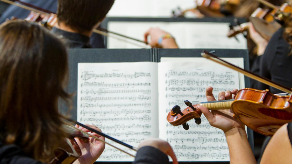 Imagen de archivo de alumnos en clase de música.