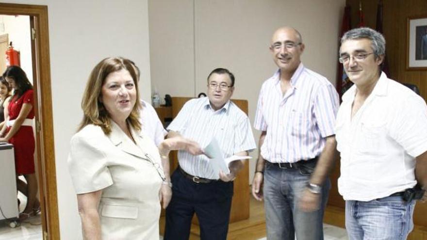 A la izquierda, Francisca Naranjo, junto con varios miembros de Hostecar