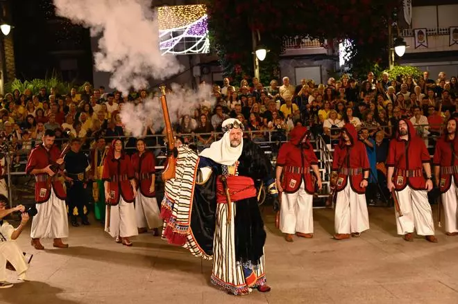 La embajada al Ra’is arranca la trilogía festera de Crevillent