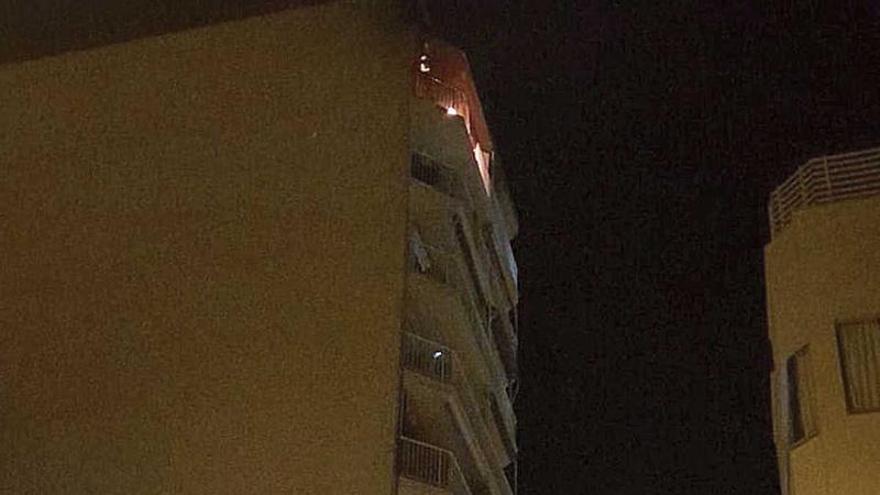 Brand in Arenal: Zehnstöckiges Wohnhaus auf Mallorca evakuiert