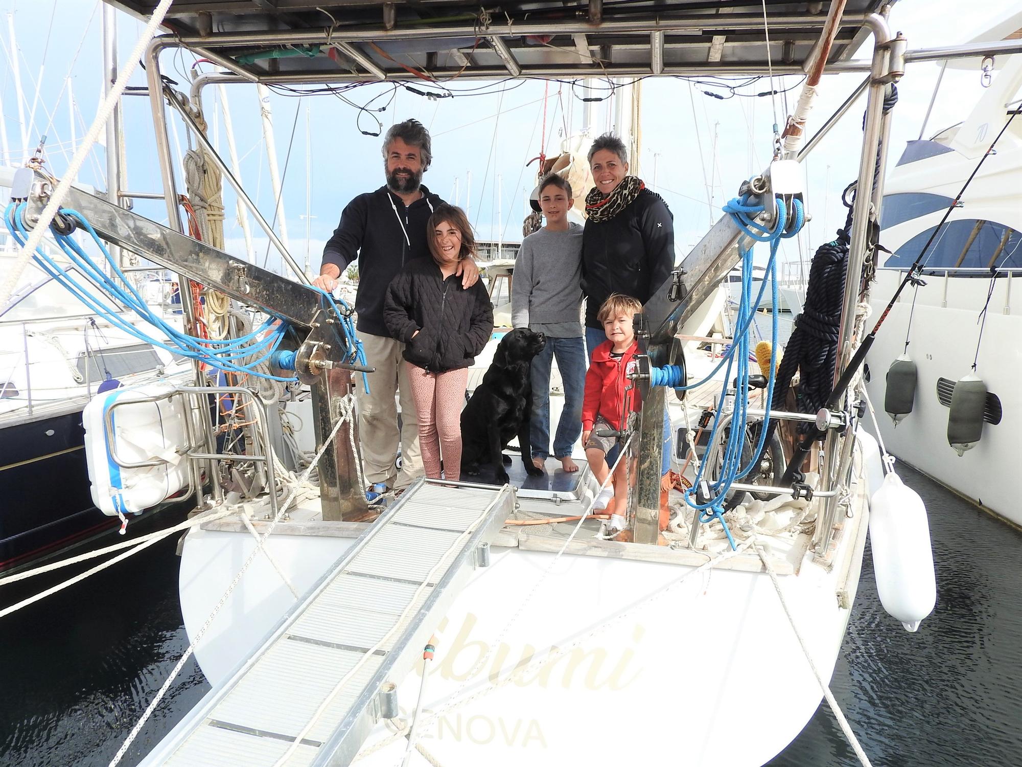 Una familia de navegantes italianos atrapados en Formentera por el covid
