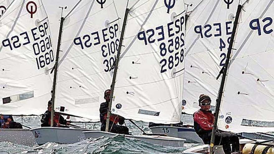 Un momento de la regata de ayer en el Real Club Náutico de Valencia.