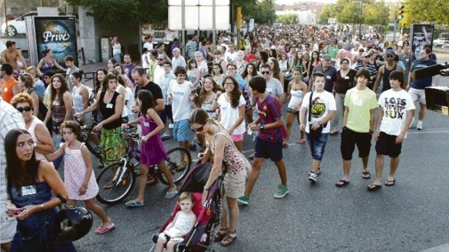 Els lloretencs van protestar contra els disturbis registrats la setmana passada