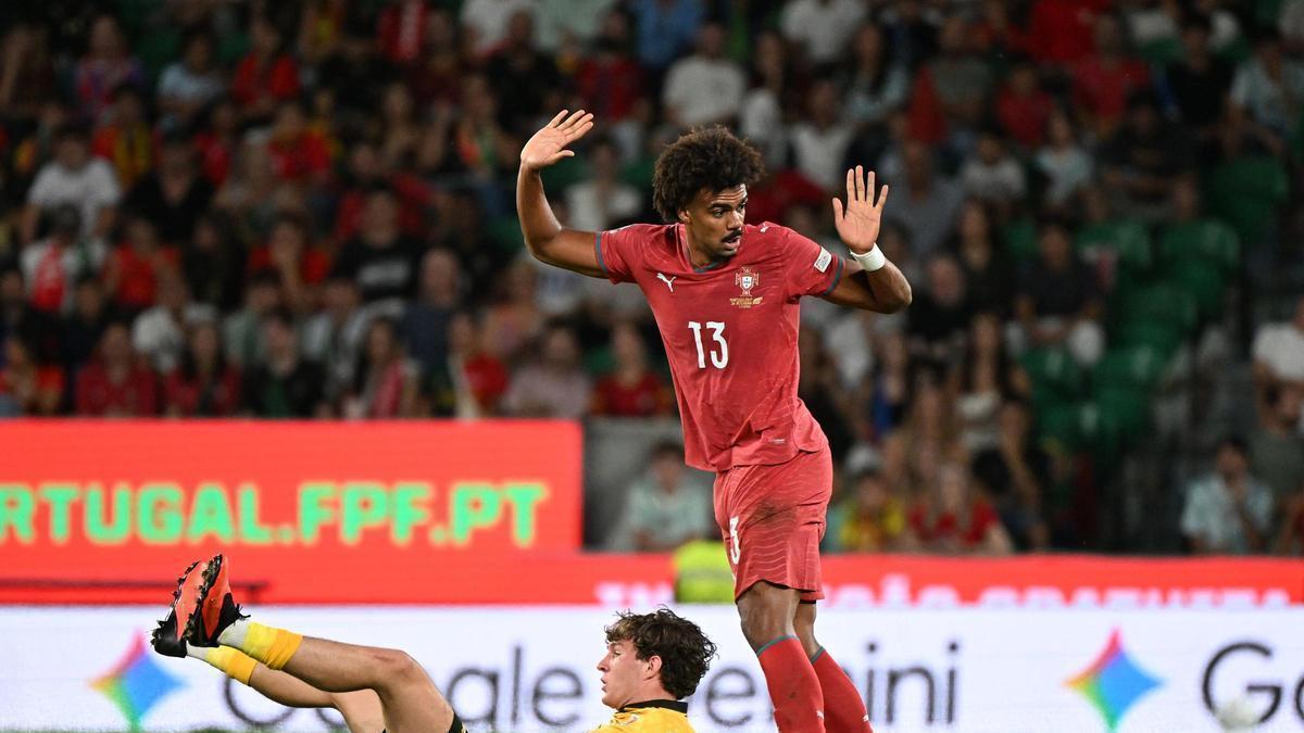 Renato Veiga disputó el encuentro completo con Portugal ante Gales