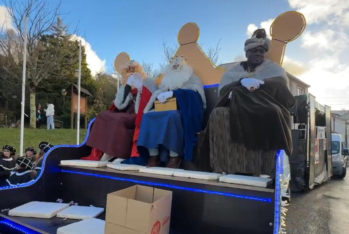 Los Reyes Magos en la cabalgata de Malpica.