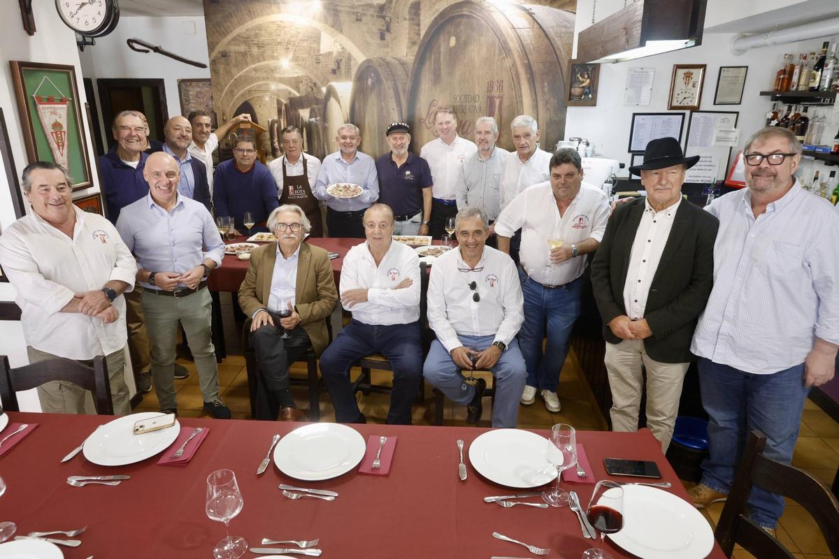 Miembros de La Boya despidiendo la temporada del bonito, el pasado mes de octubre.