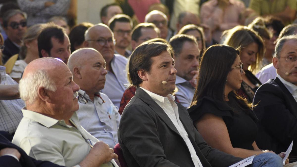 Jesús Aguirre y Antonio Repullo, en la primera fila.