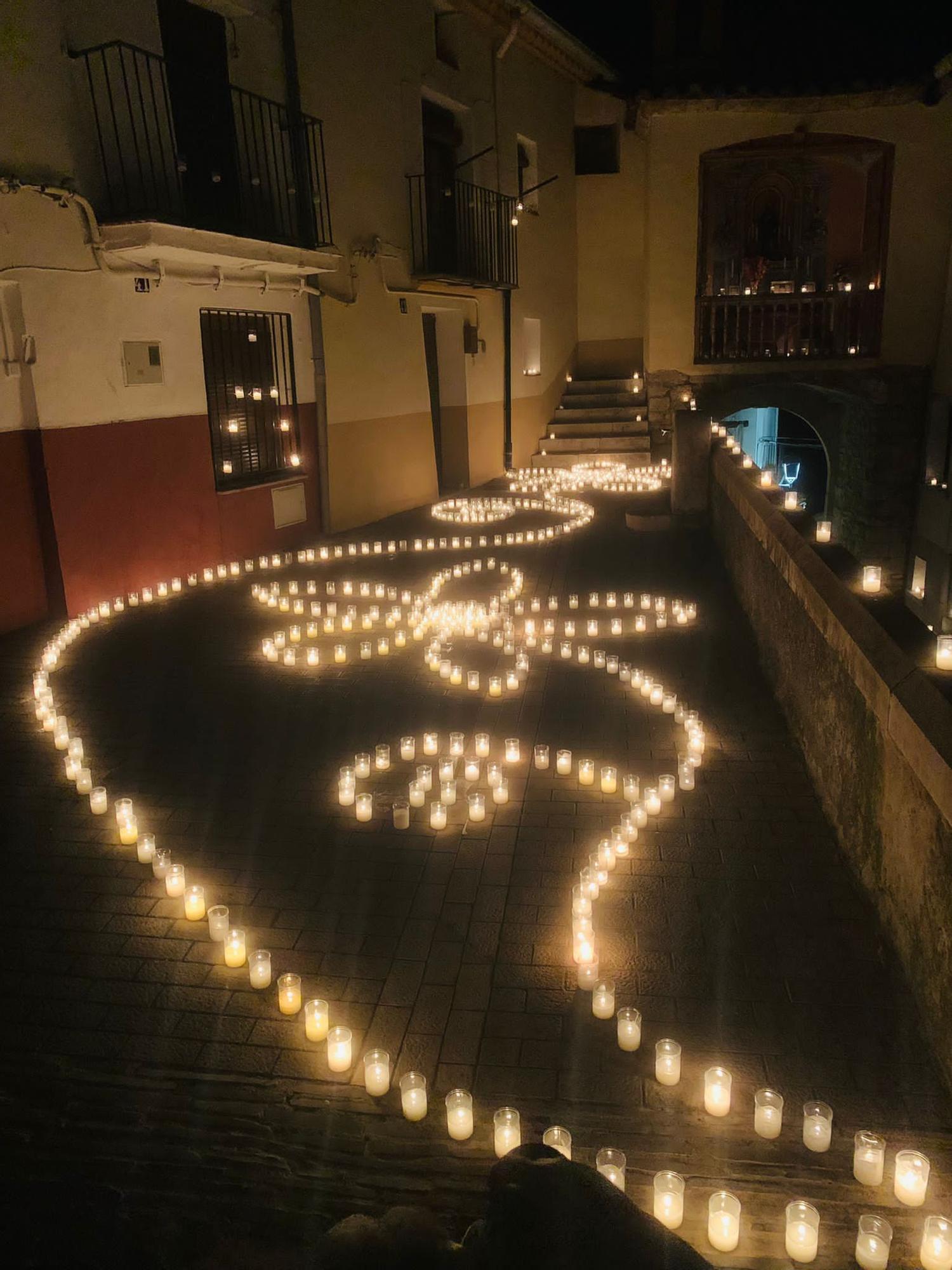 GALERÍA | 14.000 velas alumbran Vilafranca en la espectacular 'Nit dels Ciris'