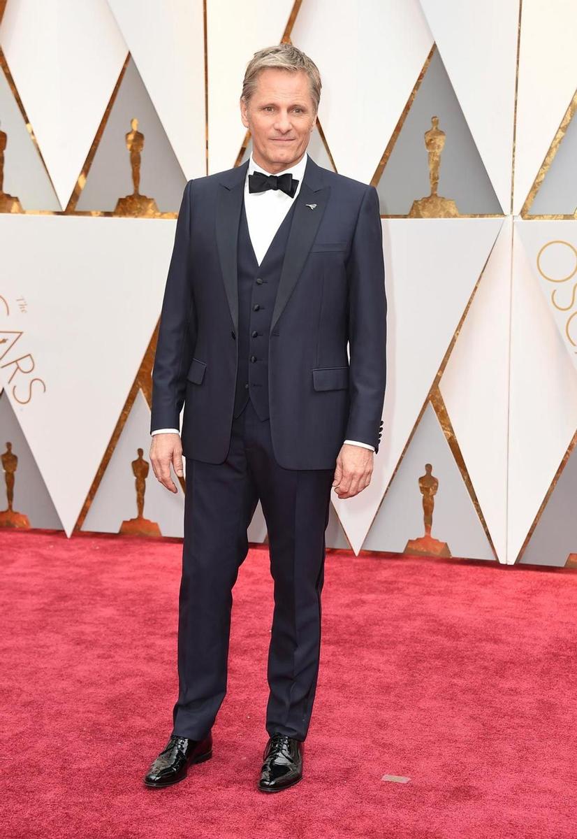 Viggo Mortensen demuestra su elegancia en los Premios Oscar