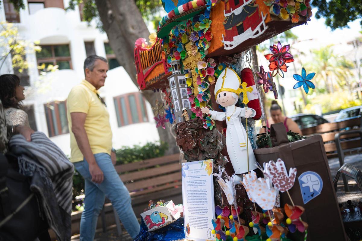 Santa Cruz se llena de color celebrando su día
