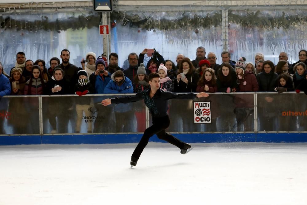 Exhibición de patinaje sobre hielo