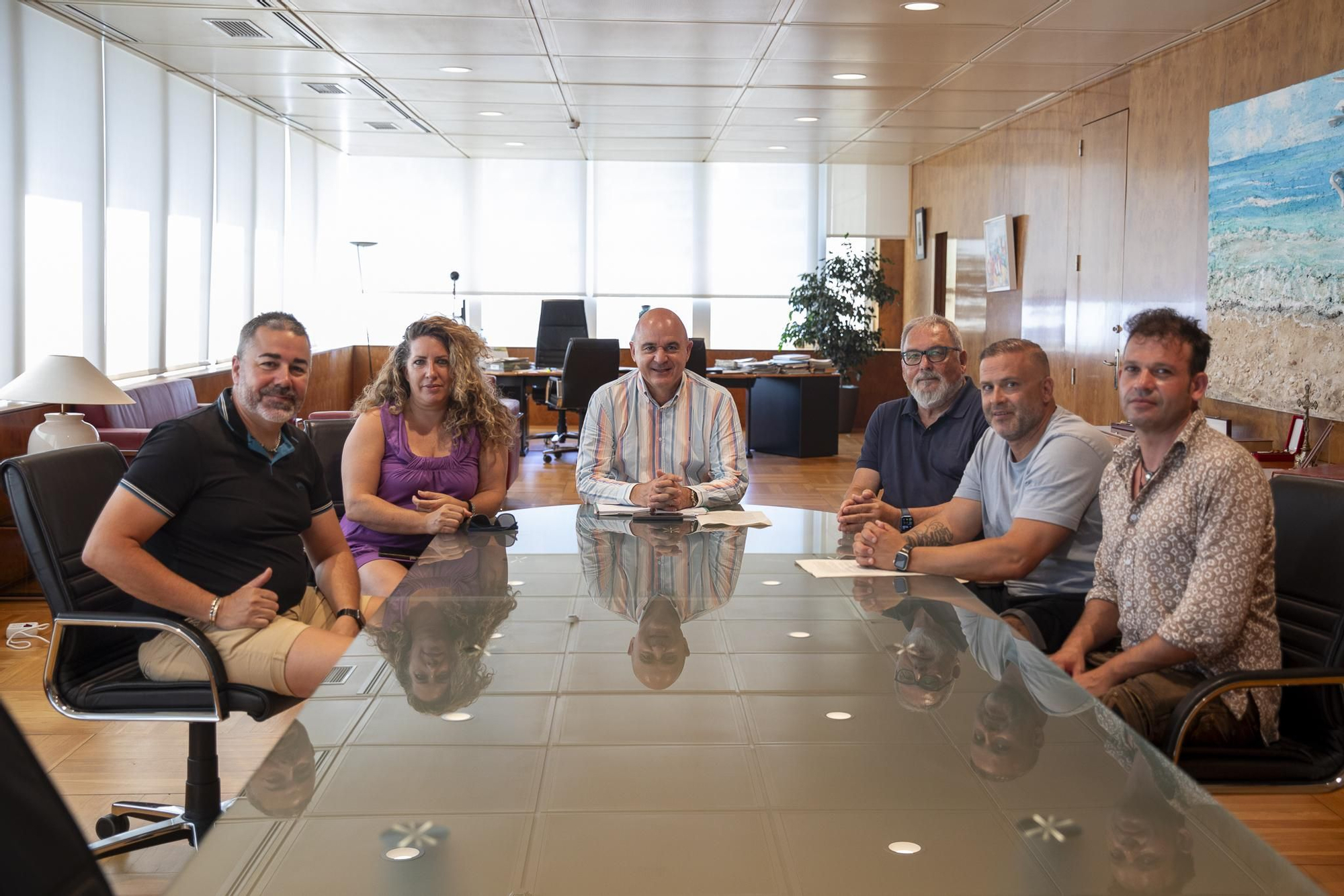Los representantes de UGT y el Consell de Ibiza posan durante la reunión