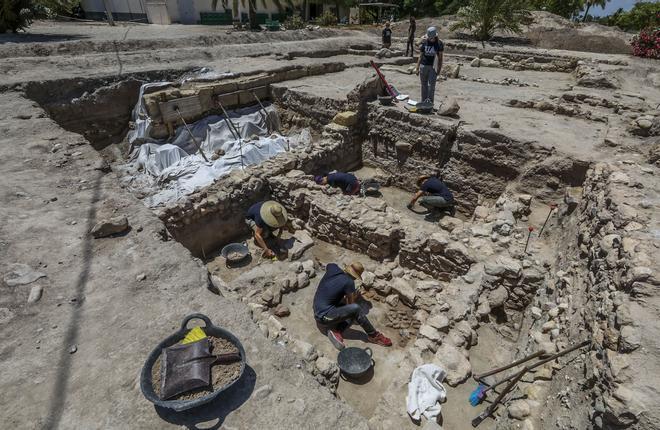 Primeras casas íberas halladas en las excavaciones en el yacimiento de La Alcudia en Elche.