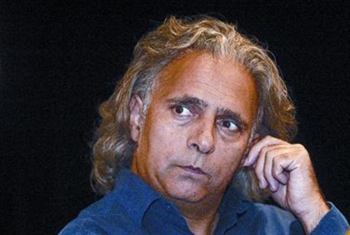 33 Hanif Kureishi, en la seva última visita a Barcelona, l’any 2006. 33 Hanif Kureishi, en la seva última visita a Barcelona, l’any 2006.