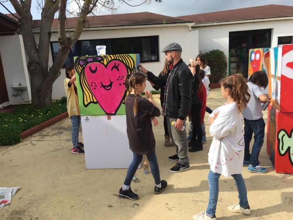 Hosh imparte un taller de grafiti a alumnos de la Escuela Francesa