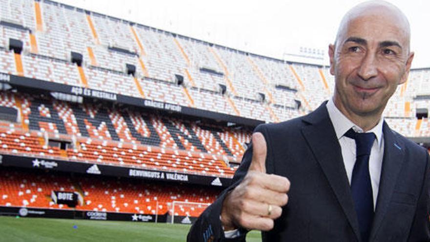 Pako Ayestarán continuará como entrenador del Valencia