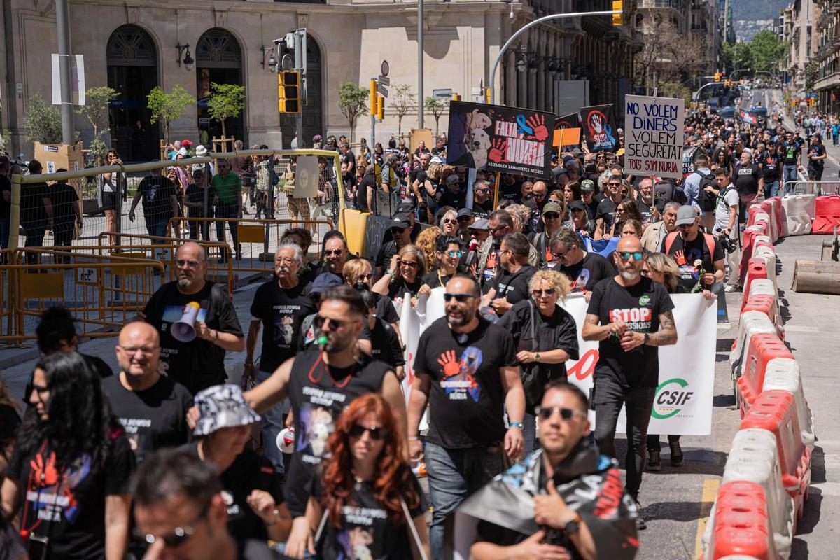 Trabajadores de prisiones se manifiestan en Barcelona para tener mayor seguridad.