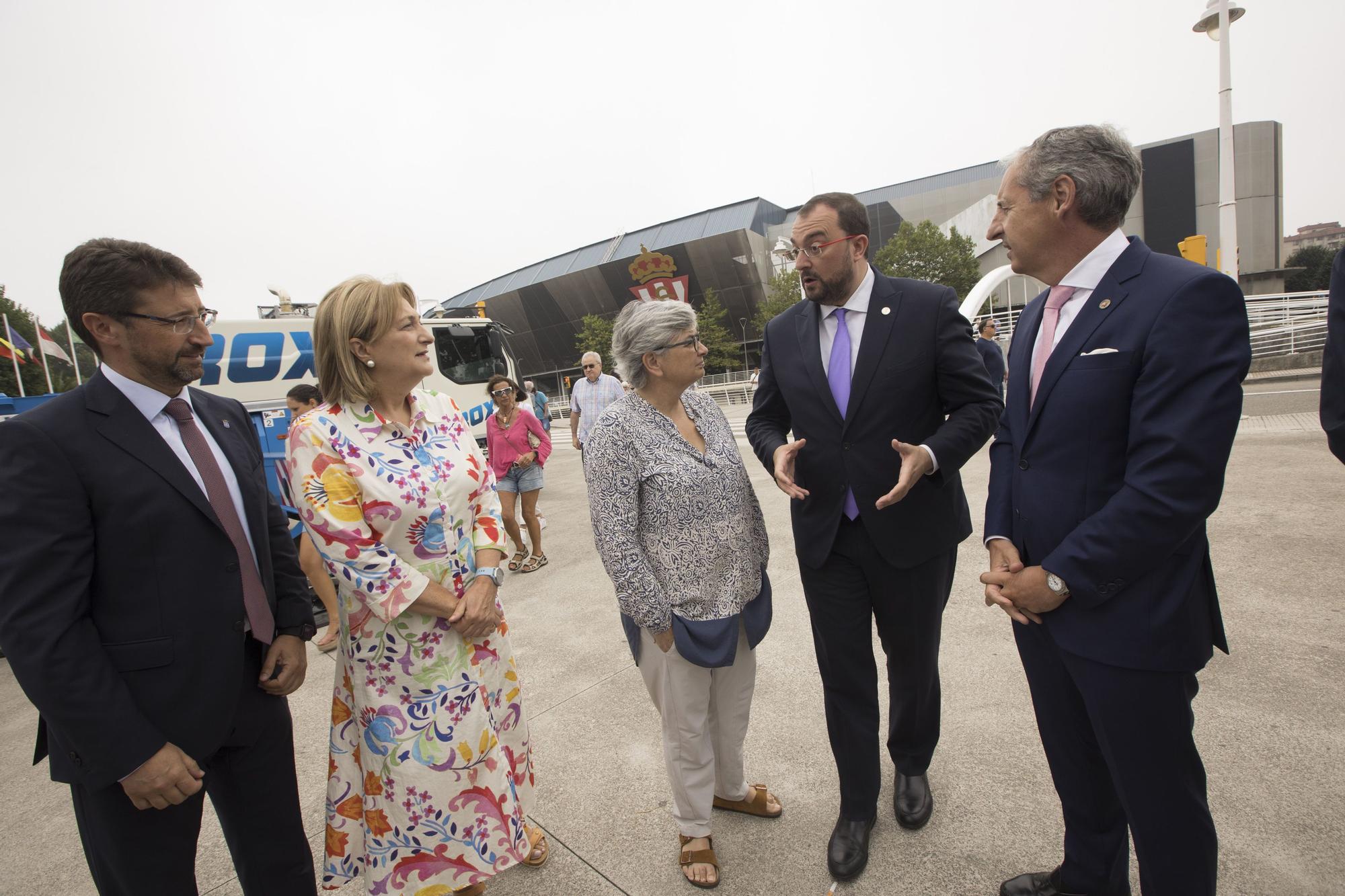 En imágenes: La visita de Adrián Barbón a la Feria de Muestras