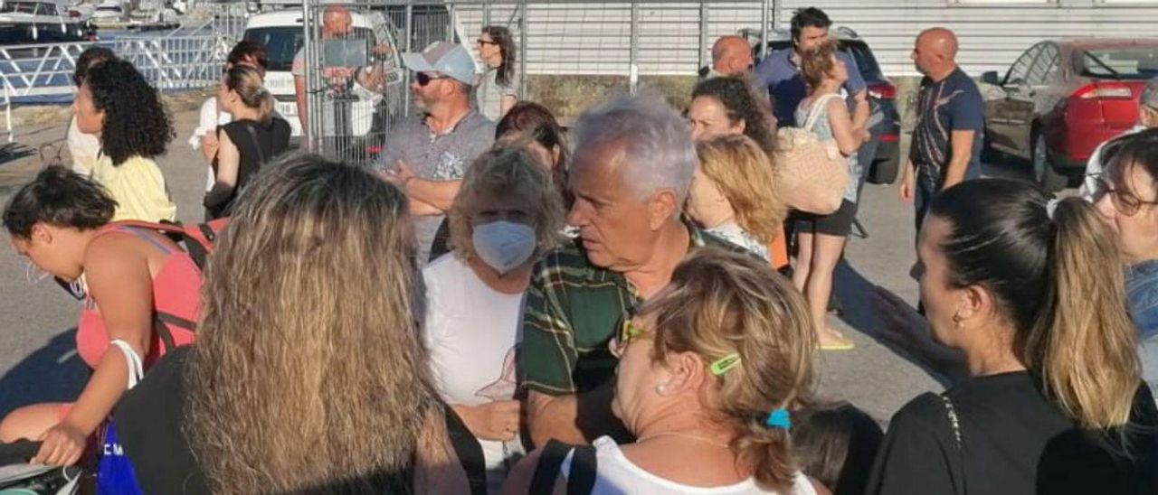 El alcalde, en la protesta del martes en Combarro.