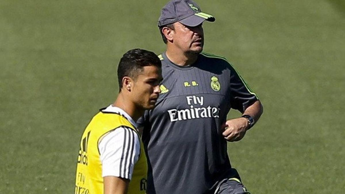 Cristiano Ronaldo y Rafa Benítez durante un entrenamiento del Real Madrid