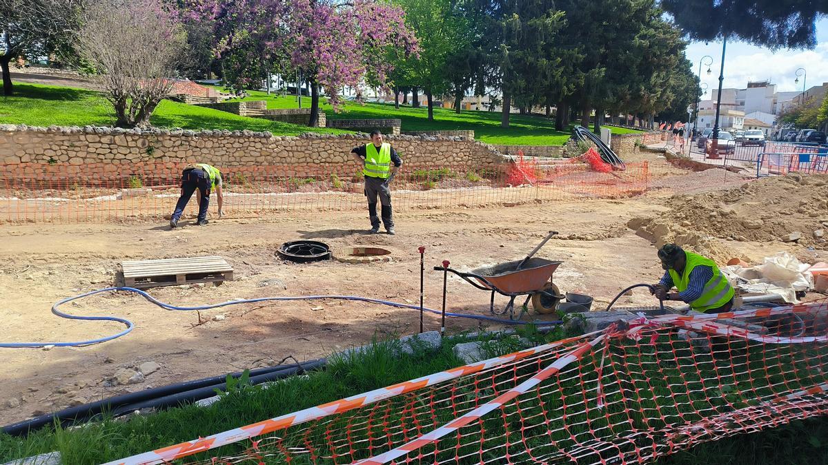 Uno de los trabajos financiados por el Programa de Fomento de Empleo Agrario en los Jardines de Corazón de María