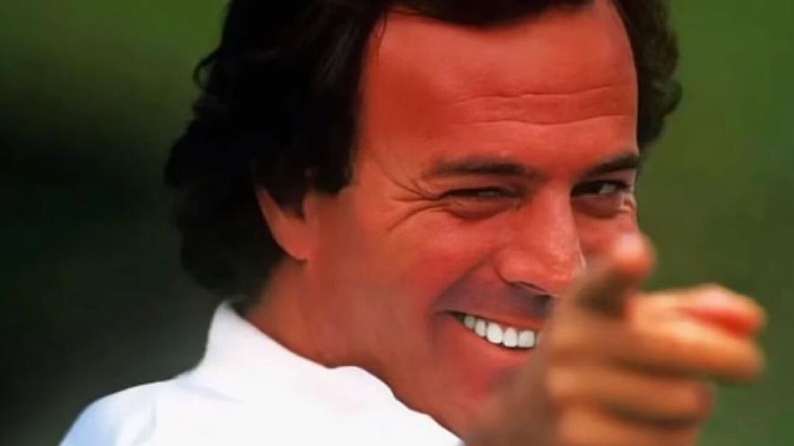 Julio Iglesias estaba vetado en la Europa del Este y el motivo te va a dar risa