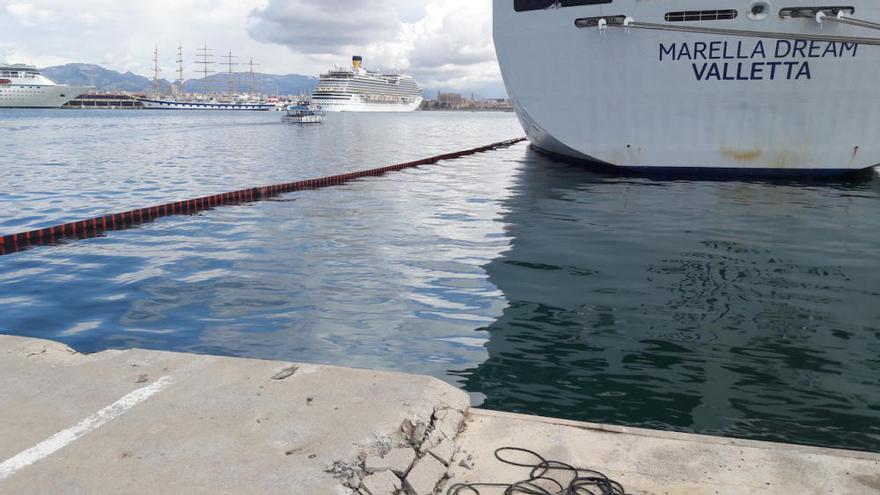 Retiran 15.000 metros cúbicos de fuel vertidos por un crucero en el Puerto de Palma