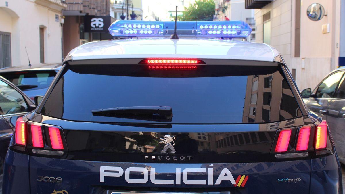 Un vehículo de la Policía Nacional en Murcia.
