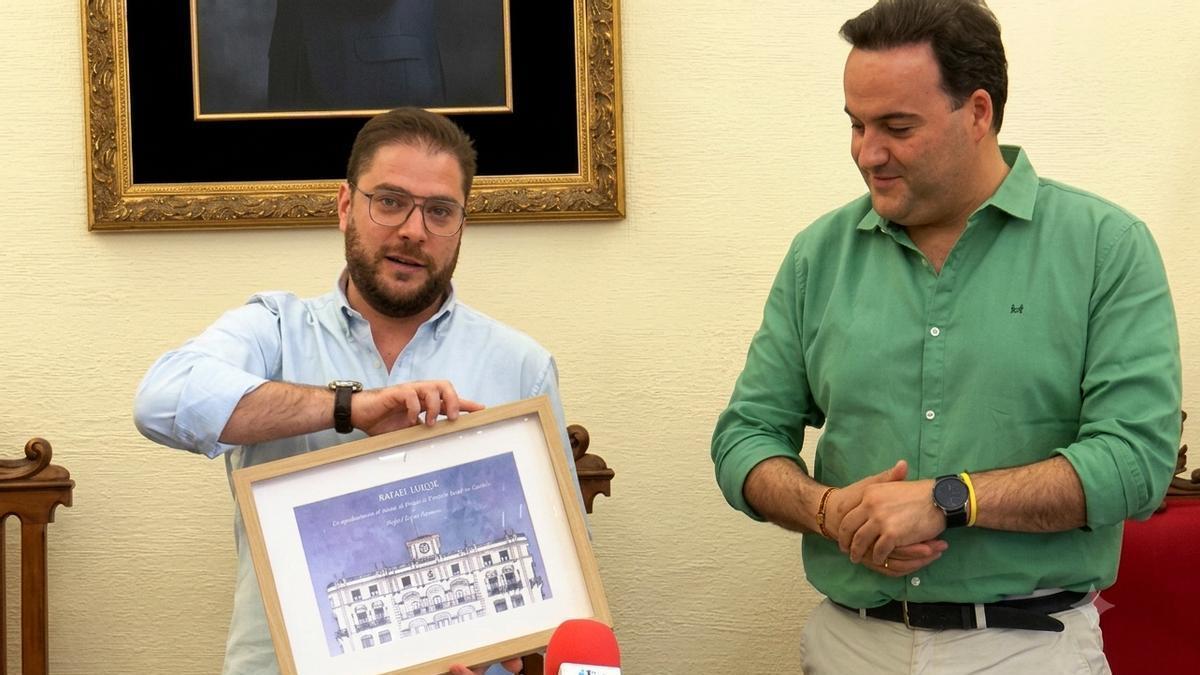 Rafael Luque y Juan Ramón Valdivia en el Ayuntamiento de Priego.