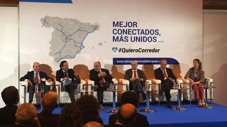 Panel sobre el corredor mediterráneo y la industria en el que participaron los valencianos Federico Félix y Agnés Noguera.