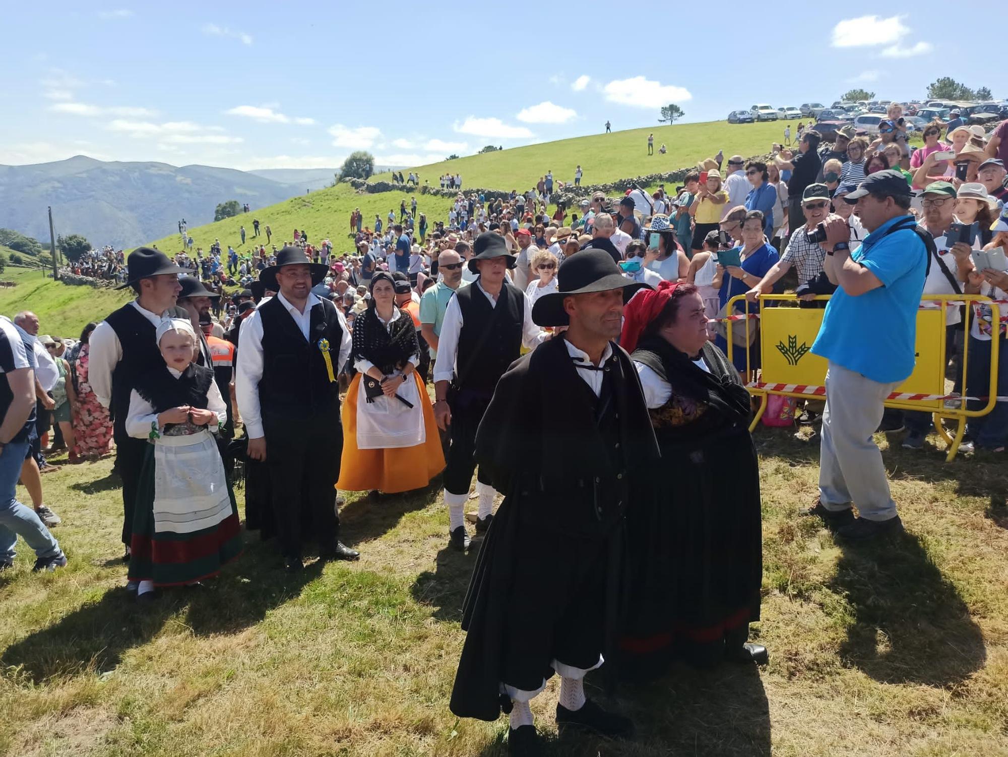 En imágenes: Así ha sido la histórica boda vaqueira en Aristébano con la presencia de Adrián Barbón