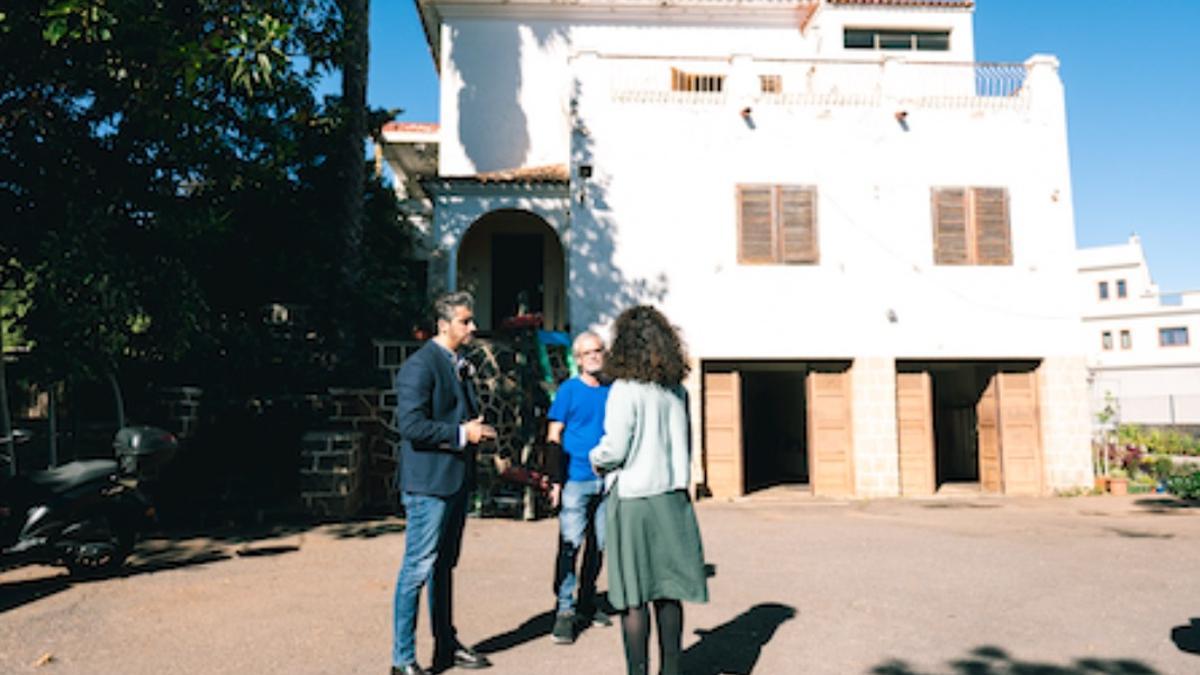 Una visita del alcalde a la Casa Menéndez.