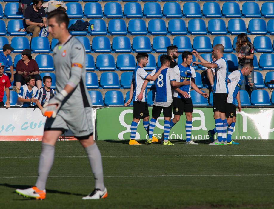 Dos goles de Chechu y una genial asistencia de Javi desatascan a un Hércules que vuelve a la promoción