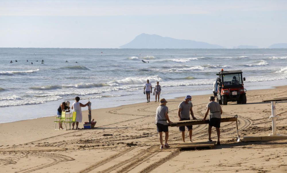 La tormenta destroza y engulle las playas de Valencia