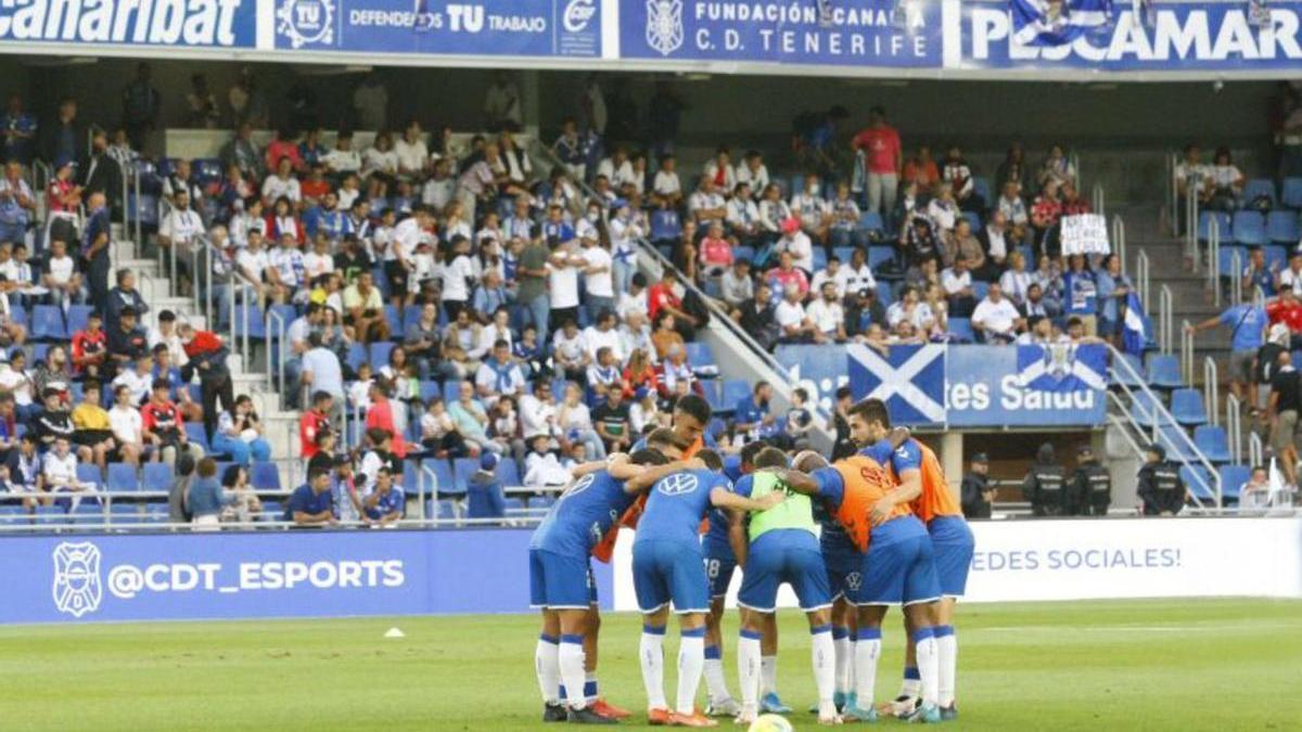 Aspecto del estadio del Tenerife minutos antes del comienzo del partido de la semifinal de la promoción de ascenso ante la UD Las Palmas. | | LALIGA