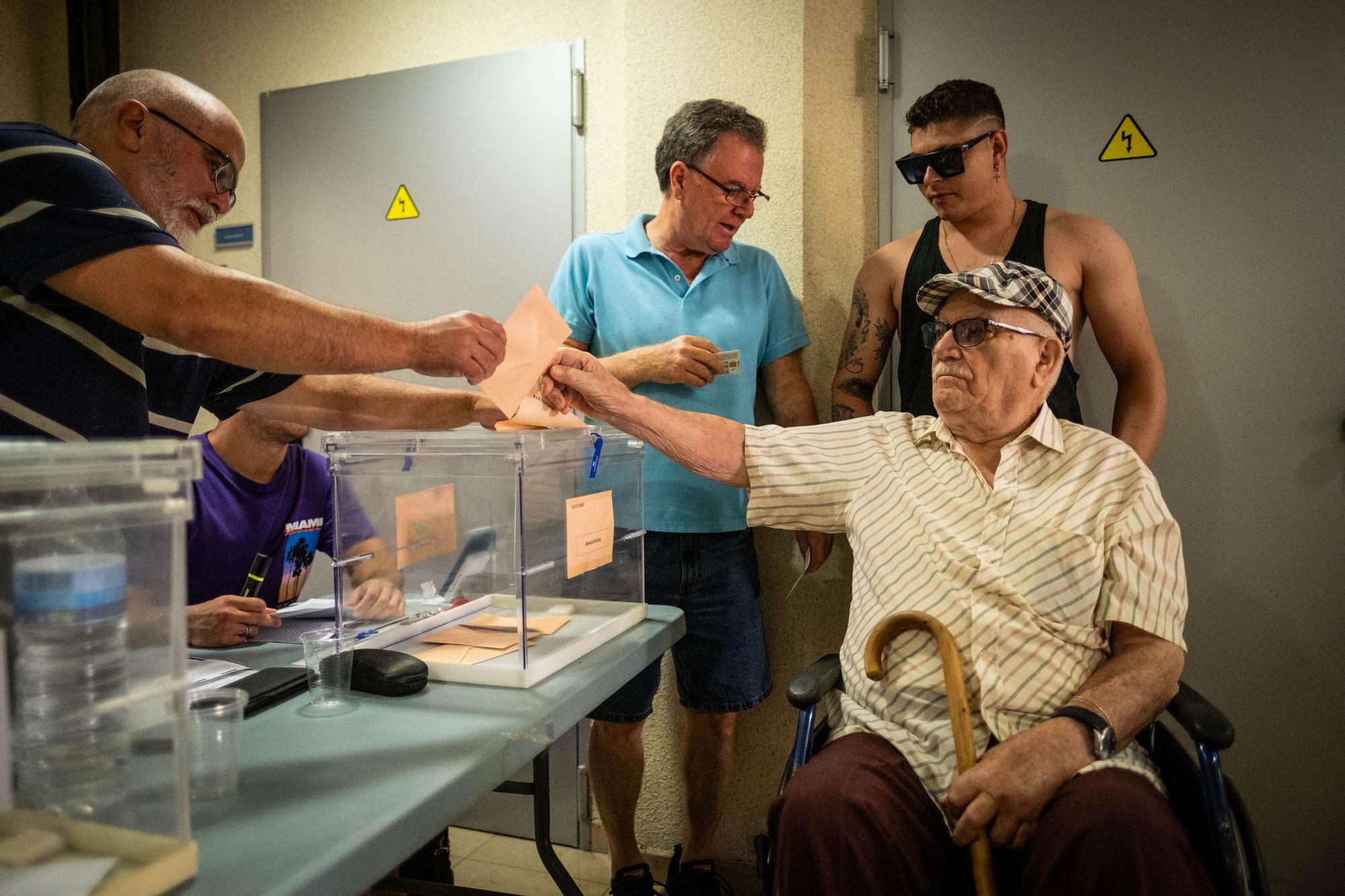 Ambiente de la jornada de elecciones generales del 23J en Santa Cruz de Tenerife