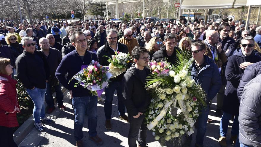 Centenars de persones homenatgen a Súria els tres morts en l’accident a la mina