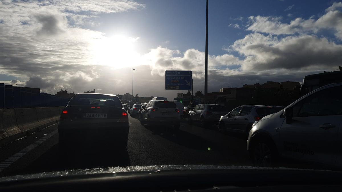 Atasco en la TF-5.