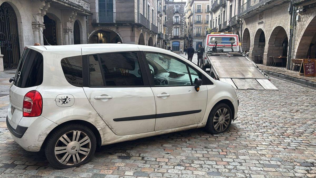 Imatges de les rodes punxades al Barri Vell