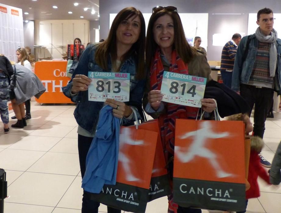 Recogida de dorsales en el Thader para la IV Carrera de la Mujer (Tarde)