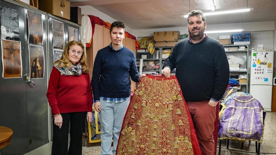 Vídeo | Así es la saya para la Virgen del Mayor Dolor en la Semana Santa de Badajoz