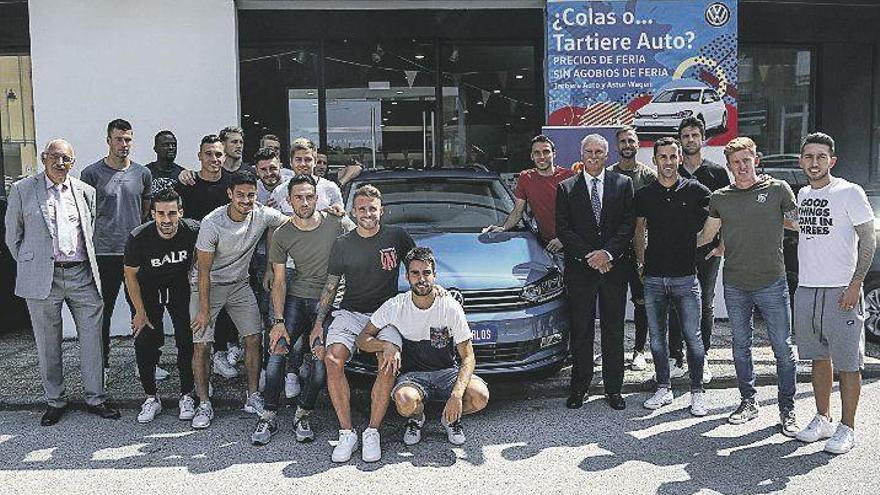 La plantilla del Oviedo, ayer, en Tartiere Auto.